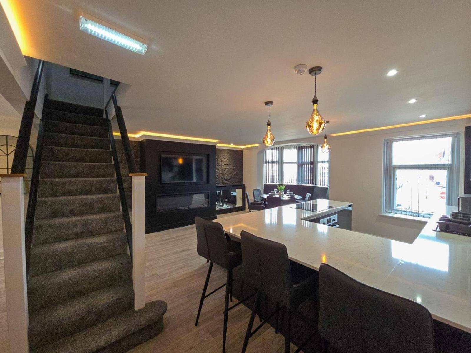 Bliss - Spacious 4-bed Apartment *